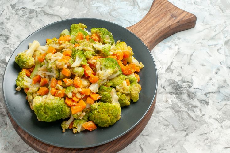resep sayur buat buka puasa, 5 Rekomendasi Resep Sayur Buat Buka Puasa, Cocok untuk Menu Sehat Ramadhan, 1. Resep berbuka sayur bening, 2. Resep Tumis Jamur Brokoli, 3. Resep berbuka semur kentang dan tahu, 4. Resep Tumis Buncis dan Tempe, 5. Resep Berbuka Ayam Kuluyuk