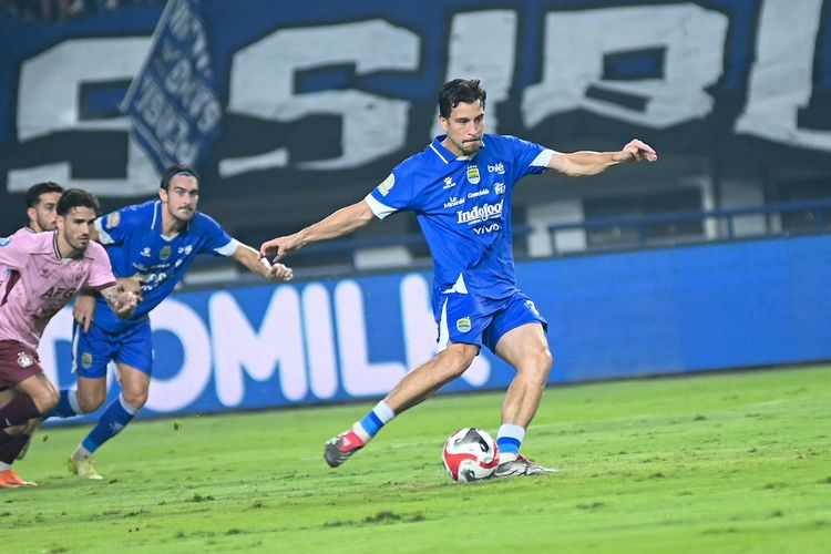 Persib, Bojan Hodak, Borneo FC, Persija, Thom Haye, Persib Bandung Buru Hattrick Juara, Bojan Hodak Tatap 10 Final