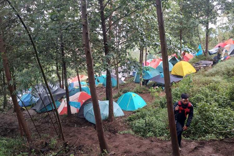 Jakarta, 5 Spot Wisata Alam yang Cocok Untuk Trail Running di Dekat Jakarta, 1. Jalur Kawah Ratu, 2. Gunung Cikuray, Garut, 3. Kawasan Taman Nasional Gunung Gede Pangrango, 4. Gunung Salak, Bogor, 5. Gunung Papandayan, Garut
