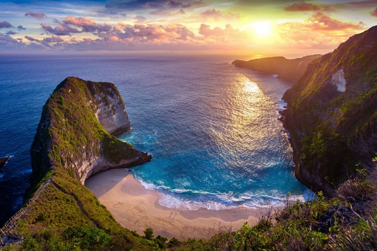 Bali, pantai kelingking, pantai kelingkin terletak di, Pantai Kelingking Bali, klungkung bali, lift kaca, lift kaca pantai kelingking, Lift Pantai Kelingking, lift di pantai kelingking, lift kaca Nusa Penida, 7 Fakta Polemik Lift Kaca Pantai Kelingking Nusa Penida yang Tuai Protes Warga, 1. Lift Kaca Setinggi 182 Meter Dibangun di Tebing Kelingking, 2. Dapat Izin Tahun 2024 Lewat OSS, 3. Bernilai Investasi Rp 200 Miliar, Digarap Investor Swasta, 4. Dinas Pariwisata Klungkung Akui Proyek Sudah Kantongi Izin, 5. DPRD Bali dan Satpol PP Soroti Pelanggaran Tata Ruang, 6. Proyek Dikecam Warga dan Pegiat Lingkungan, 7. Gubernur Bali Minta Evaluasi, Proyek Dihentikan Sementara