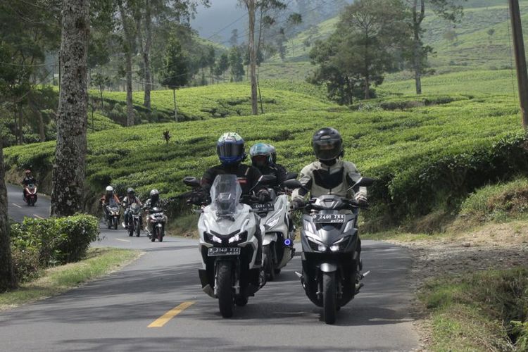 sepeda motor, belok, sein, motor, Jangan Mendadak, Ini Patokan Beri Tanda Lampu Sein Sebelum Belok