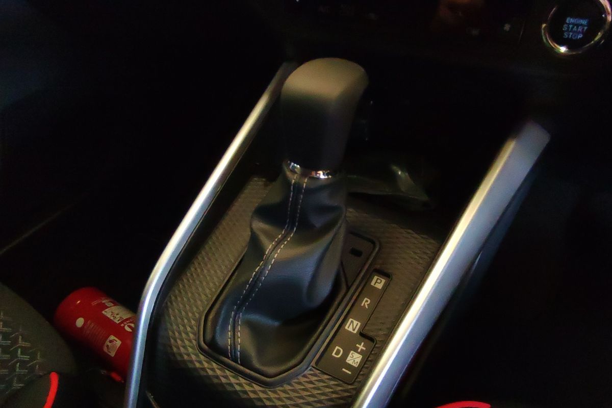 Daihatsu, pedagang mobil bekas, Wuling Cortez, Suzuki, Populer Otomotif, artikel terpopuler, logo baru, transmisi mobil, Rocky e-Smart Hybrid, Bedakan AT, CVT, dan DCT, Curhat Pemilik Wuling Cortez