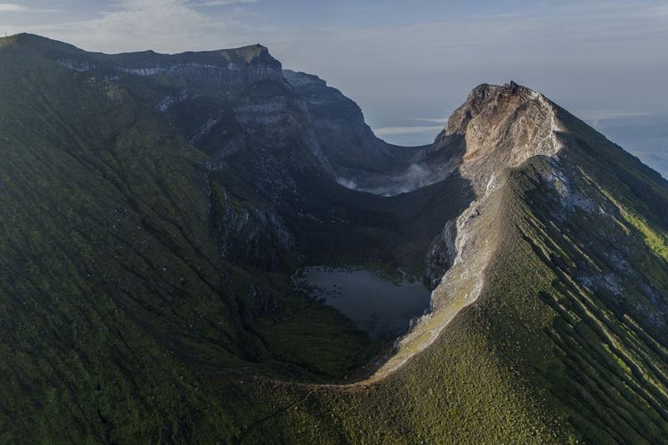 HALMAHERA BARAT, Gunung Gamkonora, Halmahera Barat, gunung gamkonora, mendaki gunung gamkonora, biaya naik gunung gamkonora, Kenapa Gunung Gamkonora Menarik untuk Didaki?