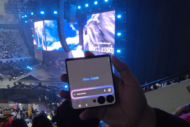konser, G-Dragon, G-DRAGON, asisten AI, Gemini, Samsung, Galaxy Z Flip 7, Z Flip 7, Gemini Live, gemini, ubermensch, ubermensch jakarta, Kecanggihan AI Gemini Samsung Galaxy Z Flip 7 Terbukti di Konser G-Dragon Übermensch Jakarta