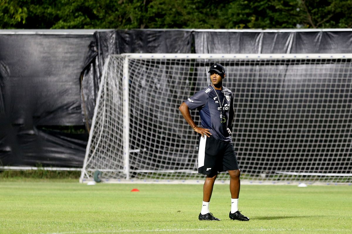 Patrick Kluivert, FIFA Matchday, kualifikasi piala dunia 2026, Timnas Indonesia, staf pelatih timnas Indonesia, alexander zwiers, Tom Stevens, Mees Mulder, Patrick Kluivert Umumkan Tiga Staf Pelatih Baru di Timnas Indonesia