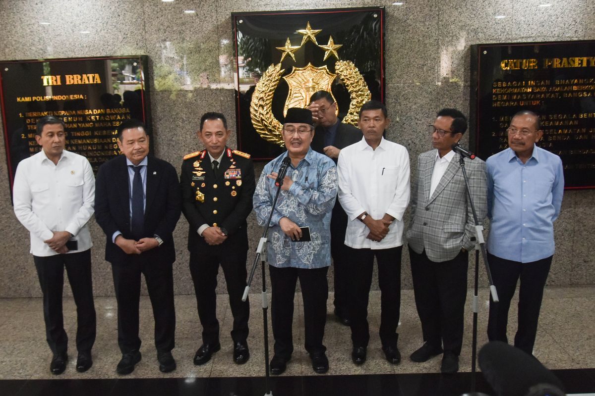ijazah palsu, politik, ijazah palsu Jokowi, Komisi Percepatan Reformasi Polri, Jimly Ashiddiqie, Jimly Sebut Polemik Ijazah Palsu di Dunia Politik Bukan Isu Baru