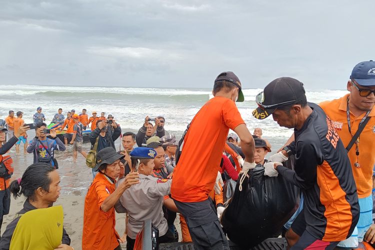 Yogyakarta, Sri Sultan Hamengku Buwono X, Pantai Parangtritis, larangan mandi di Pantai Parangtritis, yogyakarta, Sultan HB X Larang Wisatawan Mandi di Pantai Parangtritis: Kalau Orang Yogyakarta Mungkin Tahu