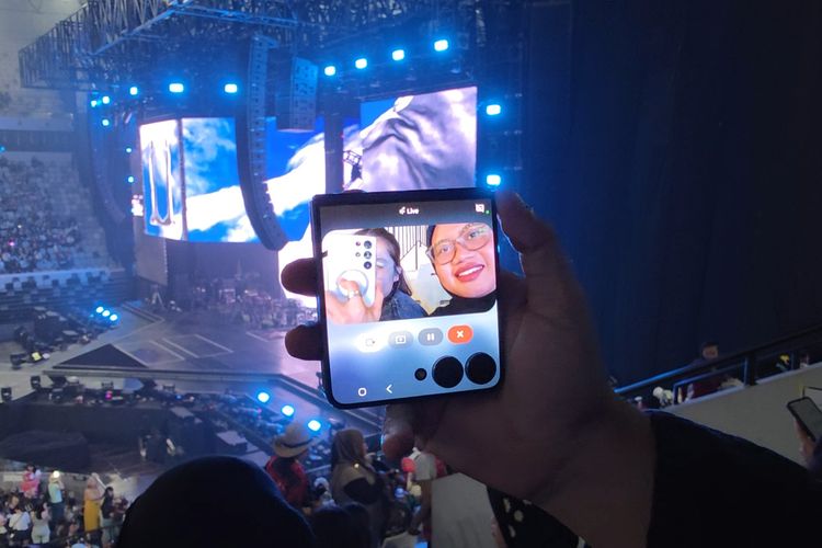 konser, G-Dragon, G-DRAGON, asisten AI, Gemini, Samsung, Galaxy Z Flip 7, Z Flip 7, Gemini Live, gemini, ubermensch, ubermensch jakarta, Kecanggihan AI Gemini Samsung Galaxy Z Flip 7 Terbukti di Konser G-Dragon Übermensch Jakarta