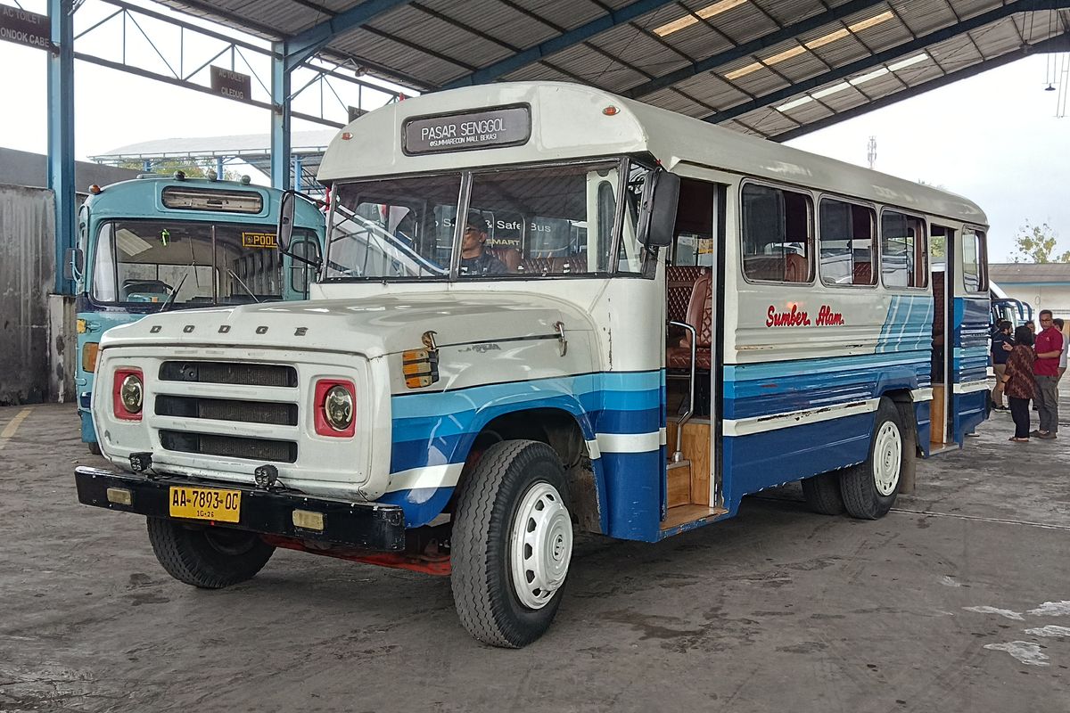 PO Sumber Alam, Kutoarjo, bus tua, Dodge D Series, Pengalaman Seru Naik Bus Vintage Dodge D Series di Kutoarjo