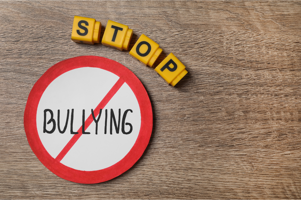 bullying, Brebes, Tiga Bulan Mencari Keadilan, Ibu di Brebes Ungkap Dugaan Bullying yang Tewaskan Anaknya, Mengeluh Sakit Sepulang Sekolah, Mengaku Dipukuli dan Diancam Teman Sekolah, Dirawat Sehari, Azka Meninggal Dunia, Tolak Uang Damai, Keluarga Tempuh Jalur Hukum