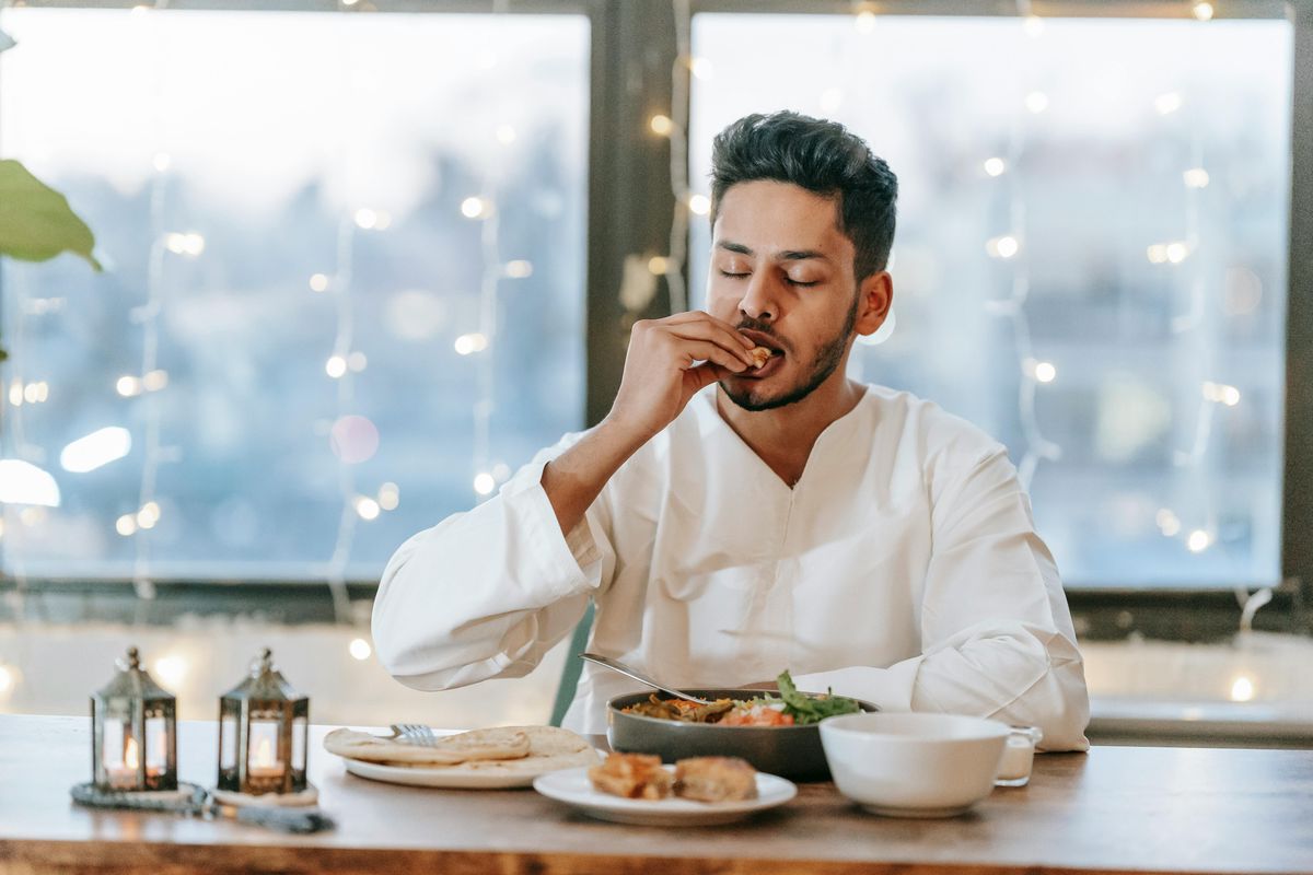 outfit pria lebaran, outfit pria lebaran 2025, Inspirasi Outfit Pria untuk Bertemu Calon Mertua, outfit pria untuk bertemu calon mertua, Inspirasi Outfit Pria untuk Bertemu Calon Mertua Saat Lebaran, Rapi dan Elegan