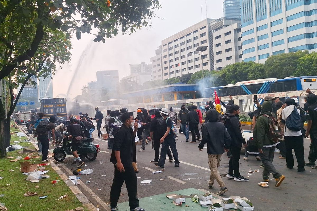 Demo buruh, demo buruh 28 agustus, Demo DPR, demo 28 agustus, demo 28 agustus 2025, Demo Buruh 28 Agustus 2025: Titik Kumpul, Rute, dan 6 Tuntutan Utamanya