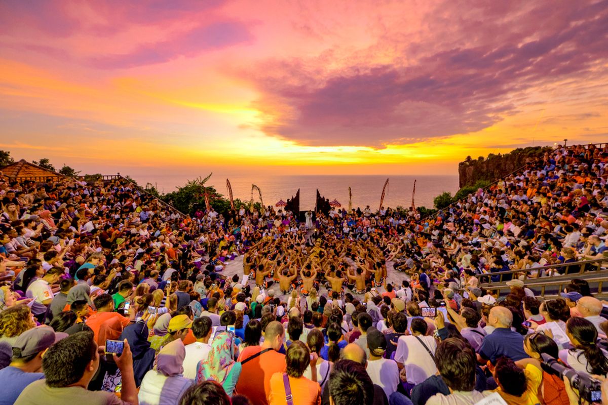 Pariwisata Indonesia Tumbuh Positif Awal 2026, Kunjungan Turis Asing Naik Drastis, Kunjungan wisatawan di Indonesia awal April 2026, Peninjauan destinasi hingga diplomasi pariwisata, Indonesia sabet penghargaan internasional, Penataan perizinan akomodasi dan pengawasan usaha