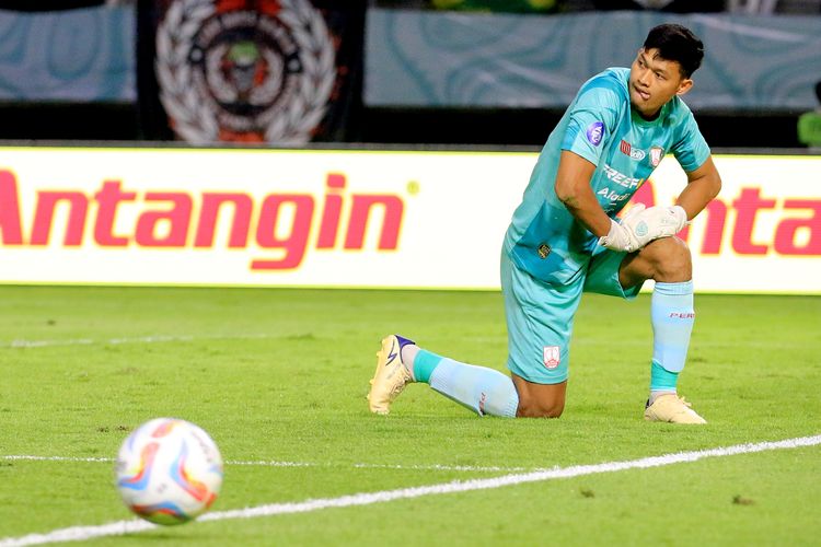 Bali United, Super League, kiper Persis, Kondisi Terbaru M. Riyandi Usai Kolaps di Laga Persis vs Bali United