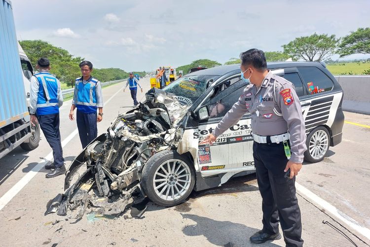 tabrakan beruntun, jalan tol, jaga jarak aman, 3 Cara Mudah Hindari Tabrakan Beruntun di Jalan Tol