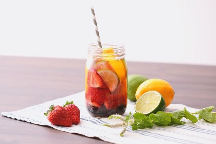 Infused water, menurunkan kolesterol, infused water, lemon untuk menurunkan kolesterol, infused water lemon, Infused water lemon, cara membuat infused water lemon, 5 Cara Sederhana Membuat Infused Water Lemon, Minuman Penurun Kolesterol, Resep infused water lemon dan stroberi, Resep infused water lemon original, Resep infused water lemon, stroberi, dan sunkist, Resep infused water melon, lemon, cherry, Resep infused water lemon dan kiwi