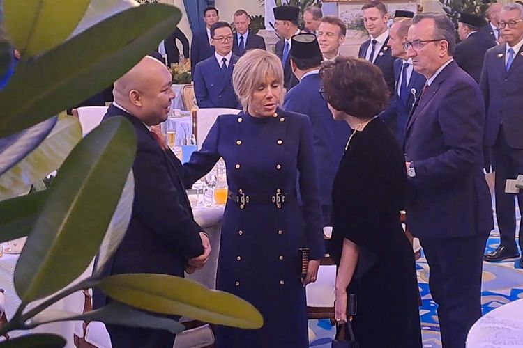 Brigitte Macron, Presiden Prancis, Emmanuel Macron, emmanuel macron, Presiden Prancis Emmanuel Macron, emmanuel macron istri, brigitte macron outfits, outfit Brigitte Macron, gaya modis Brigitte Macron, Ikut Kunjungan Presiden Prancis, Brigitte Macron Tampil Modis dalam 3 Outift
