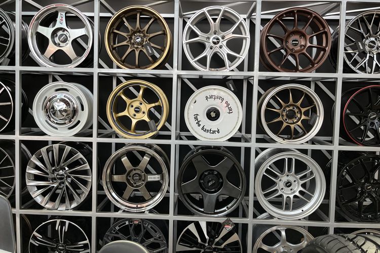 harga pelek, material pelek mobil, jenis pelek, kualitas pelek, Perbedaan Jenis Pelek Mobil: Casting, Flow Forming, dan Forged