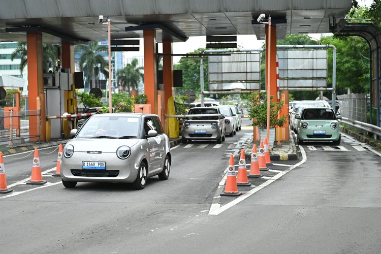 mobil, mudik, mudik Lebaran, mobil listrik, Tips Mudik Pakai Mobil Listrik: Jangan Sampai Kehabisan Daya di Perjalanan