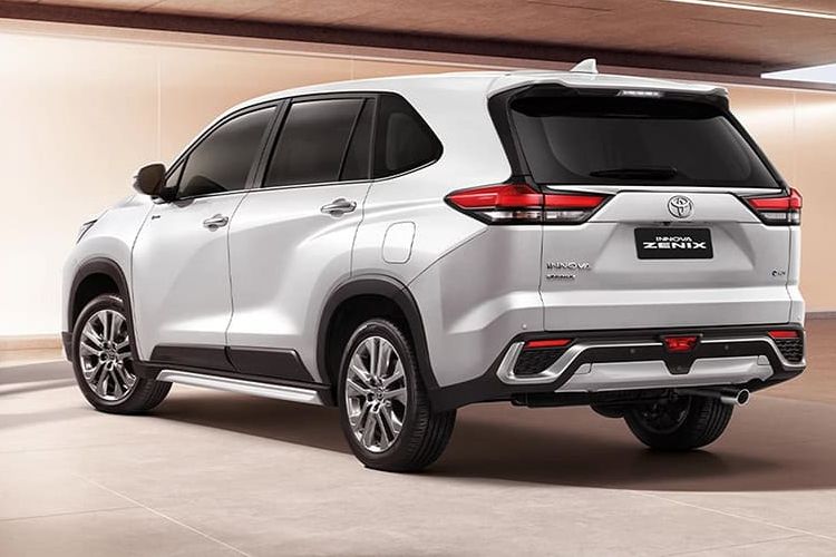 Toyota Innova Zenix, Wuling Darion, perbandingan mobil, MPV Hybrid, wuling darion, Toyota Innova Zenix HEV dan Wuling Darion PHEV: Mana yang Lebih Baik?