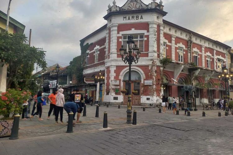 Stasiun Semarang Tawang, Stasiun Semarang Poncol, stasiun semarang tawang, stasiun semarang poncol, wisata murah semarang, wisata dekat stasiun semarang, tempat wisata gratis Semarang, wisata gratis dekat Stasiun Semarang, 11 Tempat Wisata Gratis Dekat Stasiun Semarang, Liburan Hemat untuk Wisatawan, 1. Polder Tawang Semarang, 2. Taman Pandanaran Semarang, 3. Kota Lama Semarang, 4. Gereja Blenduk, 5. Tugu Muda, 6. Simpang Lima Semarang, 7. Masjid Agung Semarang, 8. Kampung Pelangi Semarang, 9. Taman Srigunting, 10. Pecinan Semarang, 11. Kampung Batik Gedong