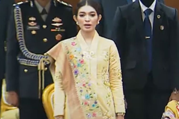 Sri Mulyani, menteri keuangan sri mulyani, sidang tahunan mpr 2025, sidang mpr 2025, busana sri mulyani di sidang mpr 2025, Pakai Kebaya Ungu, Sri Mulyani Tampil Anggun dalam Sidang Tahunan MPR 2025