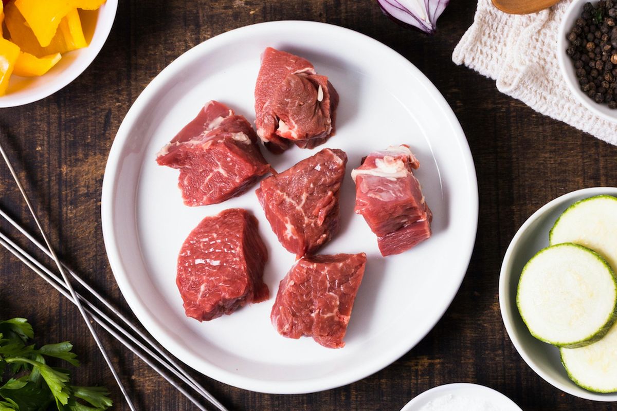 daging sapi membusuk, ciri daging sapi busuk, tanda daging sapi tidak layak konsumsi, daging sapi tidak laik konsumsi, daging sapi berubah warna, 5 Tanda Daging Sapi Membusuk dan Tidak Laik Konsumsi, Catat Ciri-cirinya!, Daging sapi berwarna kusam, Aroma tidak sedap dan menyengat, Tekstur berlendir dan lengket, Perubahan warna lemak, Munculnya jamur seperti benang halus