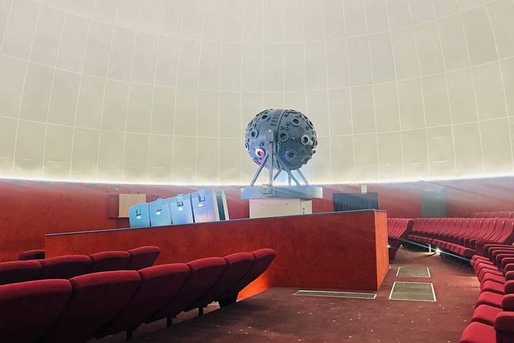 kapan supermoon 2025, supermoon 5 November 2025, cara melihat supermoon di planetarium jakarta, kapan supermoon terjadi lagi, kapan supermoon terjadi 2025, Gratis Piknik Malam Lihat Supermoon di Planetarium Jakarta, Ini Caranya