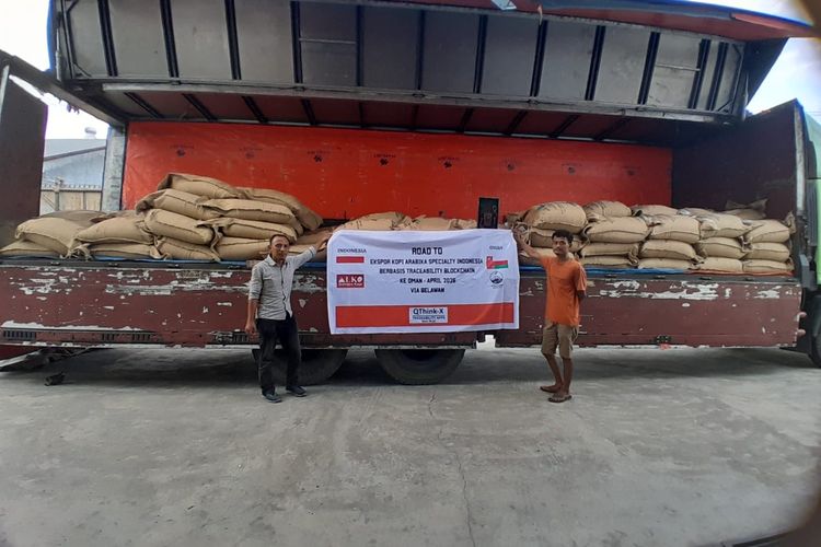 distribusi, logistik, Truk, Aptrindo, Distribusi Barang Tak Pernah Berhenti, Bisnis Logistik Tetap Bertahan