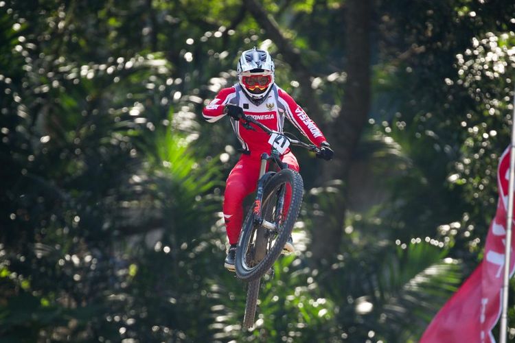 Downhill, SEA Games 2025, medali pertama bagi Indonesia, atlet balap sepeda peraih medali, Rendy Varera Sanjaya, Rendy Varera Sumbang Perak, Jadi Medali Pertama Indonesia di SEA Games 2025