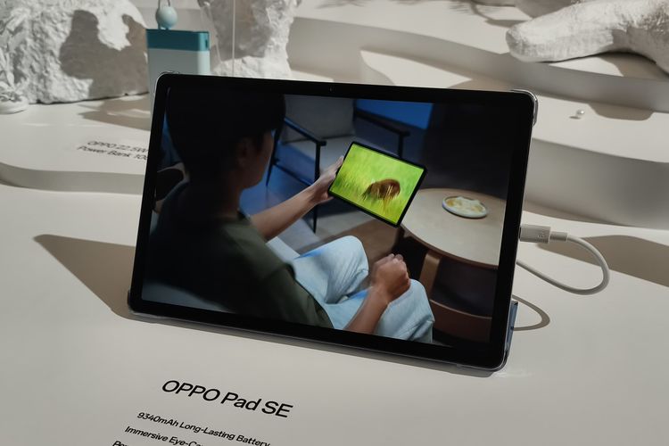 Sharp, Oppo Pad SE, WhatsApp Call, Komdigi, [POPULER TEKNO] Smart TV Baru Sharp, Tablet Murah Oppo Pad SE, Game Upin &amp; Ipin Universe, Kominfo Bantah Batasi WA Call, 1. Sharp Rilis Smart TV Aquos 4K mulai Rp 3,7 Juta, 2. Oppo Pad SE Tawarkan Baterai Jumbo, Harga Rp 2,9 Juta, 3. Game Upin &amp; Ipin Universe Rilis di PlayStation, Switch, dan PC, 4. Menkomdigi Bantah Wacana Pembatasan WhatsApp Call dan Video