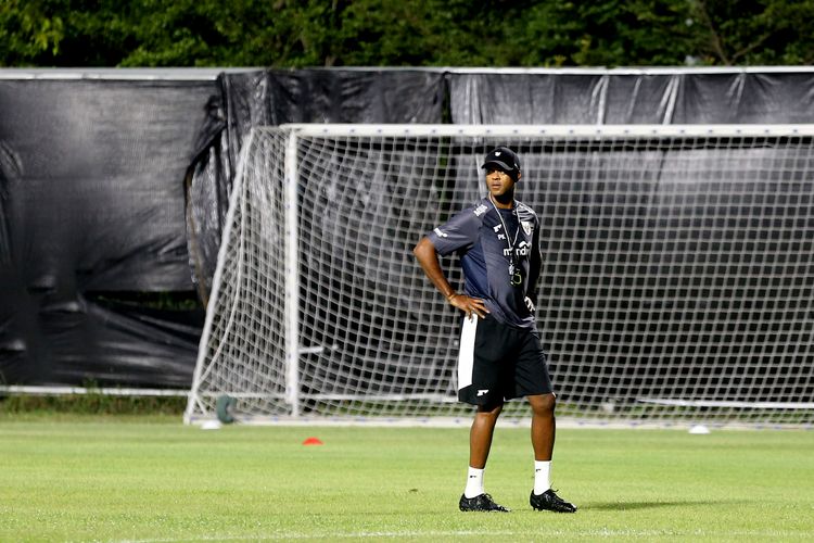 Patrick Kluivert, Jadwal Timnas Indonesia, Kualifikasi Piala Dunia 2026, timnas indonesia vs arab saudi, kualifikasi piala dunia, Timnas Indonesia, Arab Saudi, jadwal timnas indonesia vs arab saudi, Kluivert Yakin Timnas Indonesia Cepat Padu Jelang Lawan Arab Saudi
