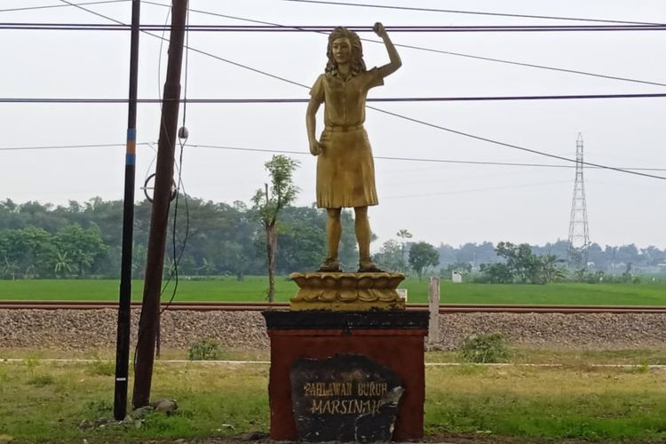 Marsinah, marsinah pahlawan buruh, Pahlawan Nasional 2025, marsinah dibunuh, marsinah pahlawan, Marsinah, Aktivis Buruh yang Dibunuh dengan Keji pada Masa Orde Baru, Kini Jadi Pahlawan Nasional, Perempuan dari Nglundo yang Tumbuh Keras, Merantau ke Surabaya, Hidup dari Gaji Buruh, Aksi Buruh dan Hilangnya Marsinah, Ditemukan Tewas dalam Kondisi Mengenaskan, Kasus yang Tak Pernah Terungkap, Marsinah Diangkat Menjadi Pahlawan Nasional, Marsinah, Suara yang Tak Pernah Padam