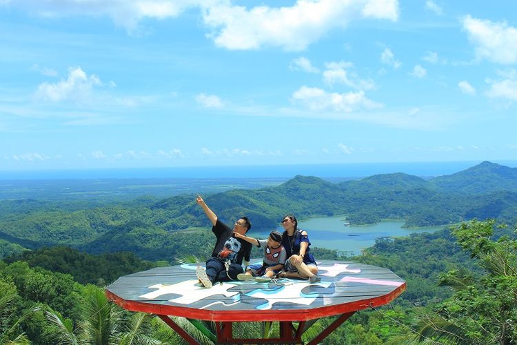 Kulon Progo, wisata alam di Kulon Progo, Waduk Sermo, Bukit Ngisis, 5 Destinasi Wisata Alam di Kulon Progo, Disertai Rute dan Harga Tiket Masuknya, 1. Waduk Sermo, 2. Bukit Ngisis, 3. Pantai Glagah, 4. Bukit Pulepayung, 5. Kalibiru