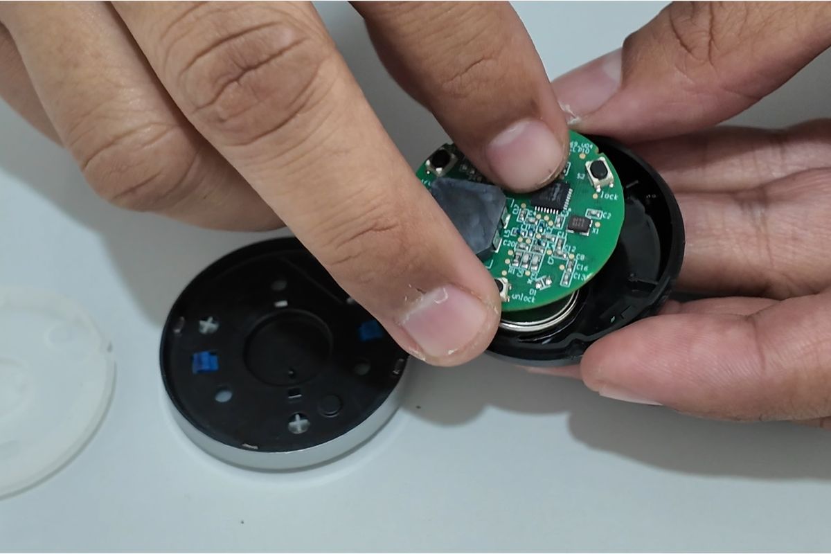 mobil listrik, smart key, remote, Neta, Neta V-II, Cara Ganti Baterai Smart Key Neta V-II di Rumah