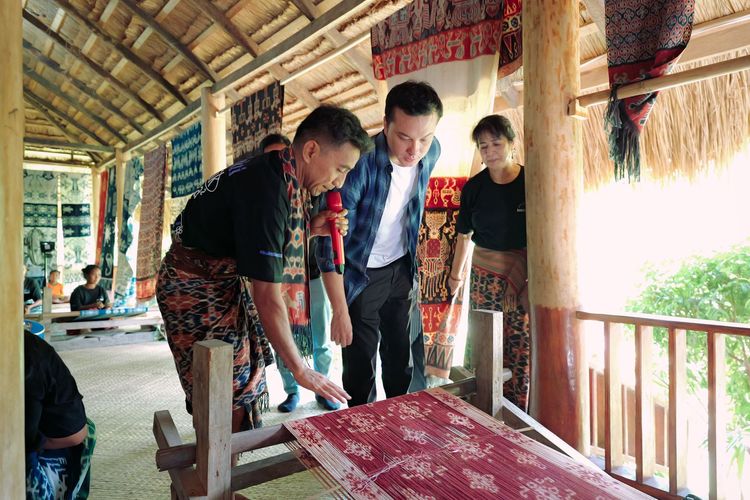 pewarna alam, Sumba Timur, tenun Sumba, tenun warna alam, Menjaga Identitas Budaya Sumba Lewat Tenun Warna Alam