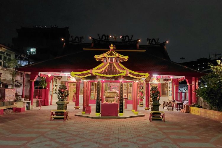 klenteng, Jakarta, Dari Glodok hingga Ancol, 5 Klenteng Bersejarah di Jakarta untuk Wisata Imlek, 1. Klenteng Kim Tek Ie / Vihara Dharma Bhakti, 2. Klenteng Ancol / Vihara Bahtera Bakti, 3. Klenteng Lupan / Vihara Lu Ban, 4. Klenteng Shia Djin Kong, 5. Klenteng Tan Sing Ong / Vihara Tanda Bakti