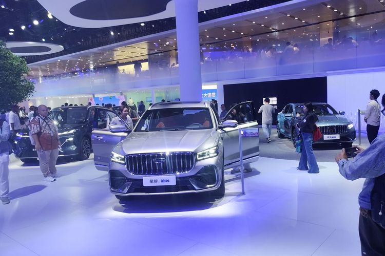 hybrid, Geely, Teknologi Hybrid Geely: Konsumsi BBM 2,22 Liter untuk 100 Km