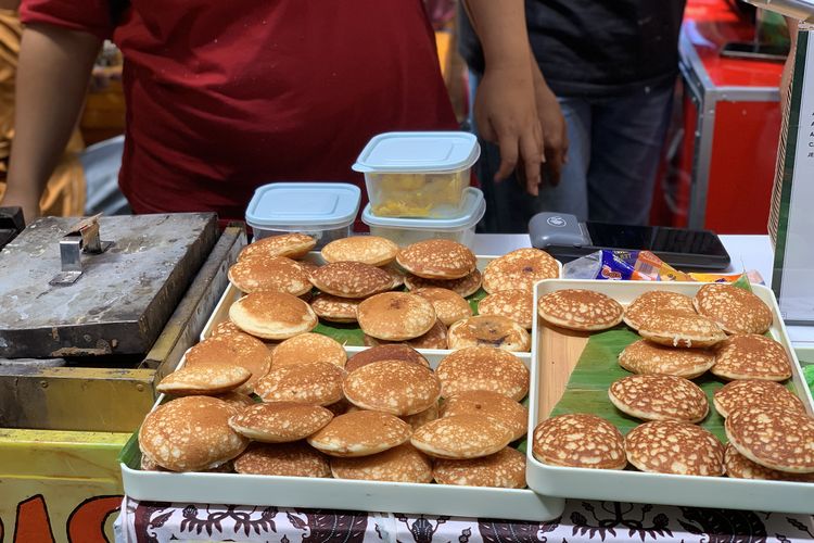 kampoeng legenda mal ciputra 2025, kuliner legendaris yogya, kuliner legendaris yogyakarta di jakarta, itinerary kuliner yogyakarta di kampoeng legenda, itinerary kuliner yogyakarta bujet terjangkau, Itinerary Kulineran Serba Legendaris di Yogyakarta Bujet Rp 150.000, 1. Gudeg Yu Djum (makan pagi), 2. Sate Klathak Pak Pong (makan siang), 3. Apem Beras dan Carabikang Bu Siti Pasar Ngasem Yogyakarta (makan sore), 4. Bolosego (makan malam)