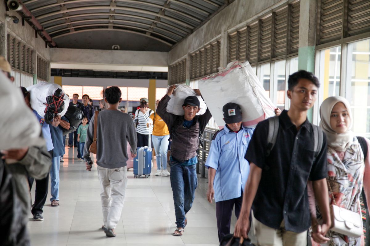 mudik, arti mudik adalah, arti mudik, Arti Kata Mudik dan Asal-usulnya, Asal usul kata mudik, Sejarah tradisi mudik, Makna sosial dan budaya mudik, Mudik di era modern