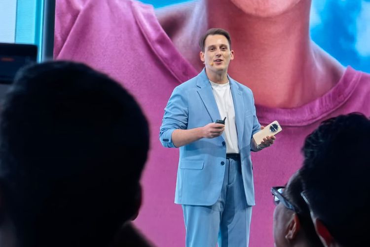 Huawei, Huawei Nova 15 Max, Huawei Nova 15 Max Resmi, HP Baterai 8.500 mAh dan Layar Cerah 4.000 Nits