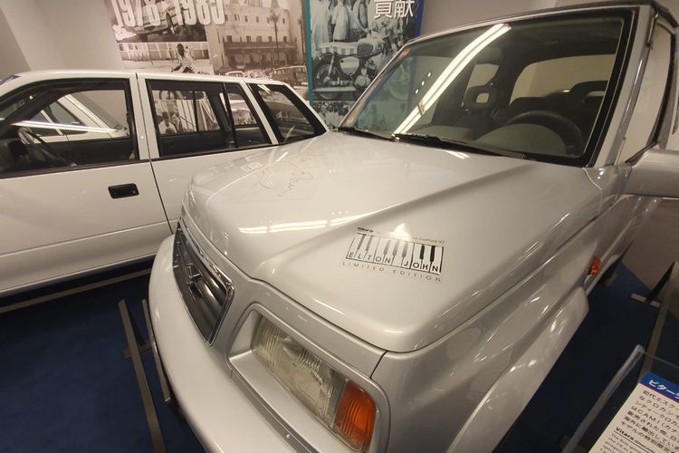 Suzuki VItara, suzuki plaza museum, suzuki vitara cabrio, suzuki vitara elton john, suzuk, Suzuki Vitara Cabrio Elton John Edition, Perpaduan Otomotif dan Musik