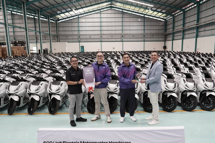 Hemat 50% Biaya BBM: Pengusaha Pilih Truk dan Motor Listrik
