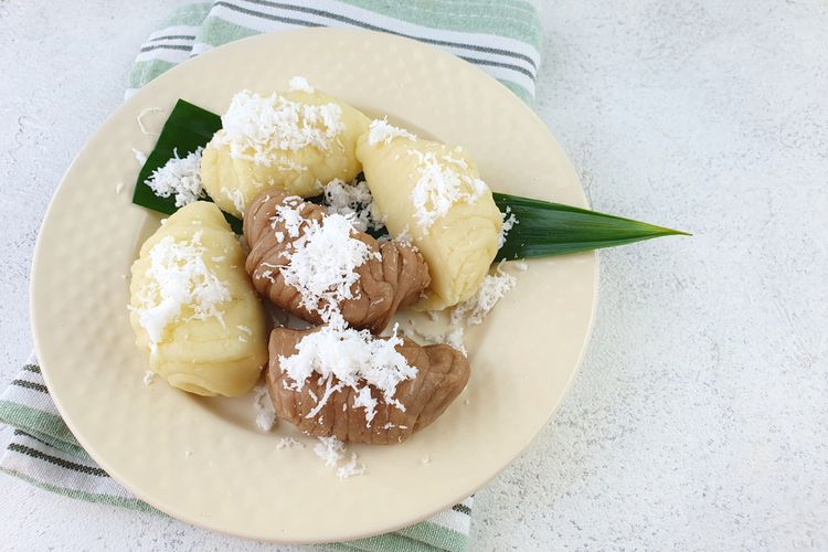singkong, ide olahan singkong, 10 Olahan Singkong Jadi Camilan Kekinian di Rumah, 1. Kroket singkong, 3. Lemet singkong, 4. Getuk keju, 5. Getuk lindri, 6. Singkong Thailand, 7. Ongol-ongol singkong, 8. Singkong goreng keju merekah, 9. Combro, 10. Stik singkong keju