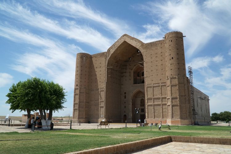 wisata Kazakhstan, wisata kazakhstan, wisata alam kazakhstan, daerah wisata kazakhstan, wisata negara kazakhstan, wisata terkenal di kazakhstan, wisata alam di kazakhstan, 5 Daya Tarik Wisata Kazakhstan, Bisa Bebas Visa dari Indonesia, 1. Pegunungan Altai , 2. Rumah dari nenek moyang buah apel, 3. Mausoleum Khoja Ahmed Yasawi, 4. Rumah dari nenek moyang bunga tulip