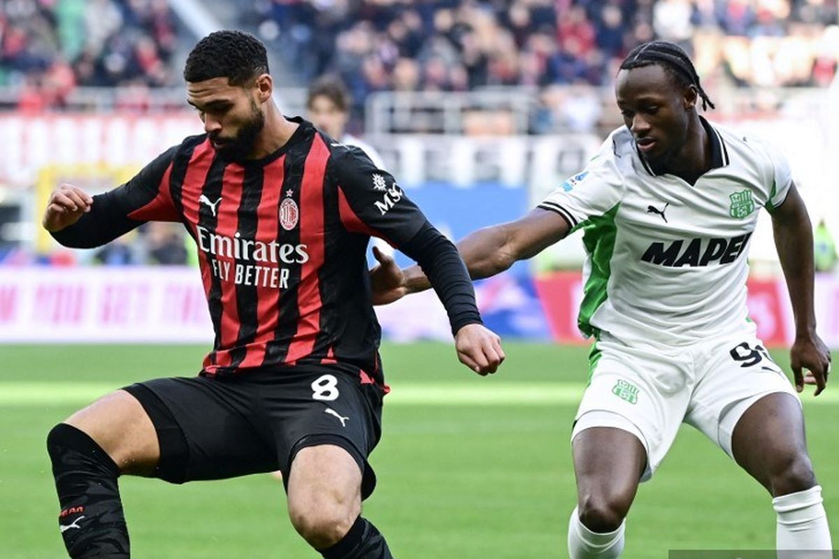 Liga Italia, AC Milan, Sassuolo, Milan, Davide Bartesaghi, AC Milan vs Sassuolo, Jay Idzes, HT Skor AC Milan Vs Sassuolo 1-1, Jay Idzes Kerja Keras Redam Rossoneri