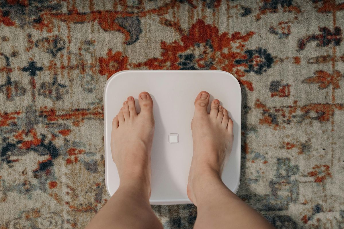 cara menambah berat badan, cara menambah berat badan perempuan, cara menambah berat badan untuk perempuan, menambah berat badan perempuan, 4 Cara Menambah Berat Badan Perempuan, 1. Olahraga, 2. Makan secara rutin, 3. Konsumsi bubuk protein, 4. Jangan lewatkan sarapan