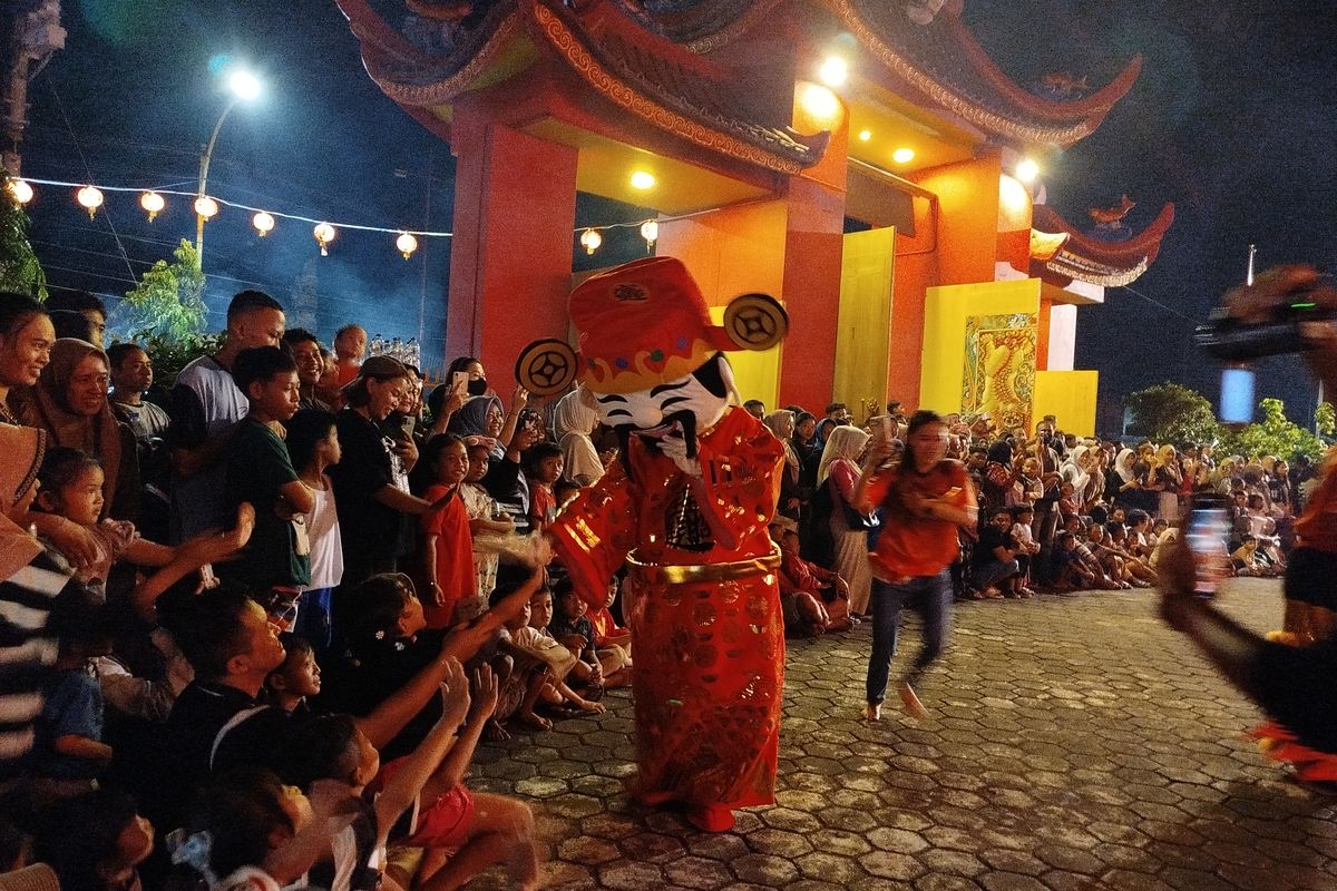 Euni Kimsin, Klenteng Hoo Tong Bio, Banyuwangi, Ketika 8 Rupang Dewa-dewi Berkumpul di Klenteng Hoo Tong Bio Banyuwangi