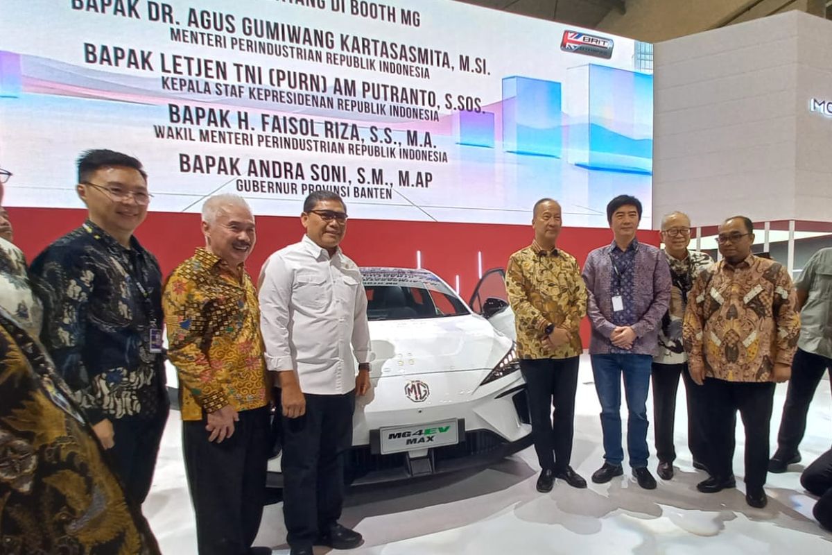 Menteri Perindustrian, GIIAS 2025, MG 4 EV Max, mobil listrik, menteri perindustrian, Menteri Perindustrian Tertarik MG 4 EV Max di GIIAS 2025