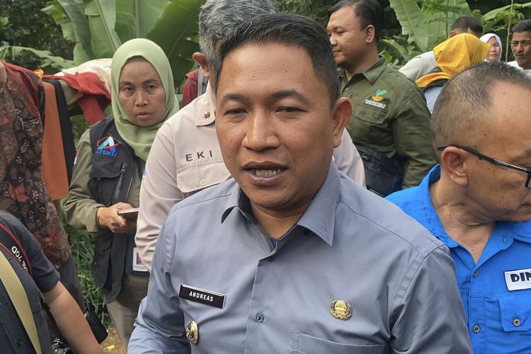 Dedi Mulyadi, cacingan, Gubernur Jawa Barat, bocah Sukabumi cacing, infeksi cacing buat anak di Sukabumi meninggal, balita Sukabumi meninggal, Balita Sukabumi Meninggal Karena Cacingan, Dedi Mulyadi Tegur Kades hingga Soroti Tak Adanya Tokoh Desa